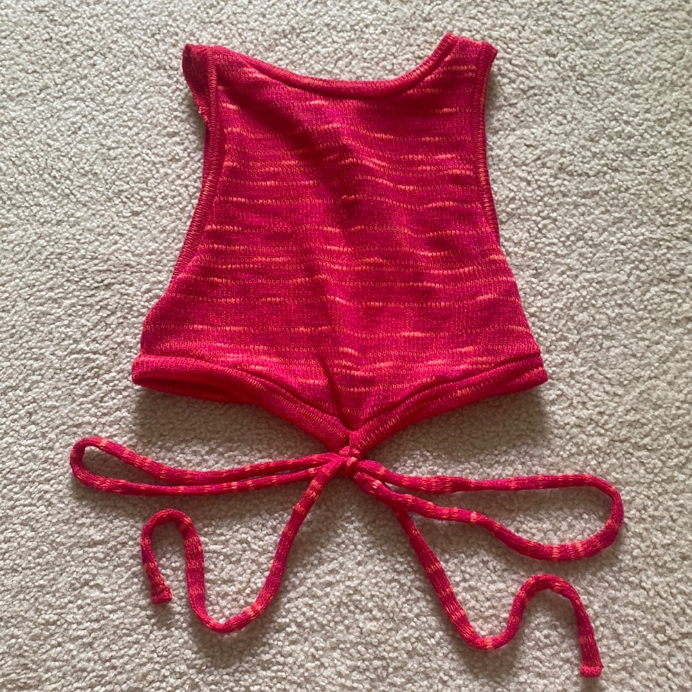 Small knitted shirt from urban renewal